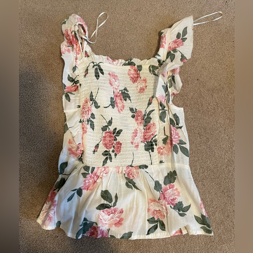 Like new! Old Navy Cropped Peplum Tank Top Smocked Boho Rose Floral Womens XS